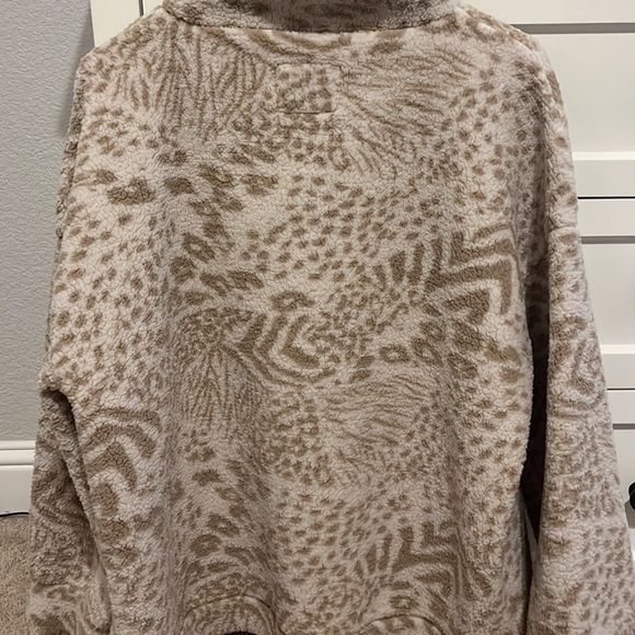 NWOT American Eagle Sweatshirt - Picture 5 of 5
